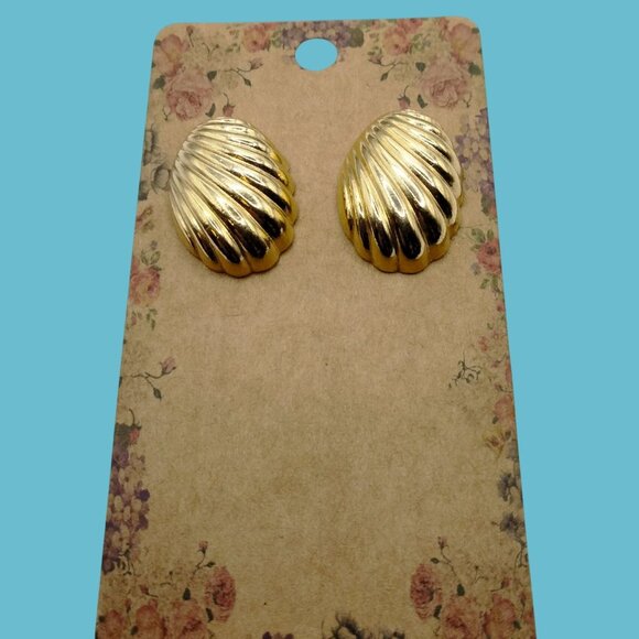 Gold Tone Shell Earrings Vintage Pierced Post - Picture 3 of 6